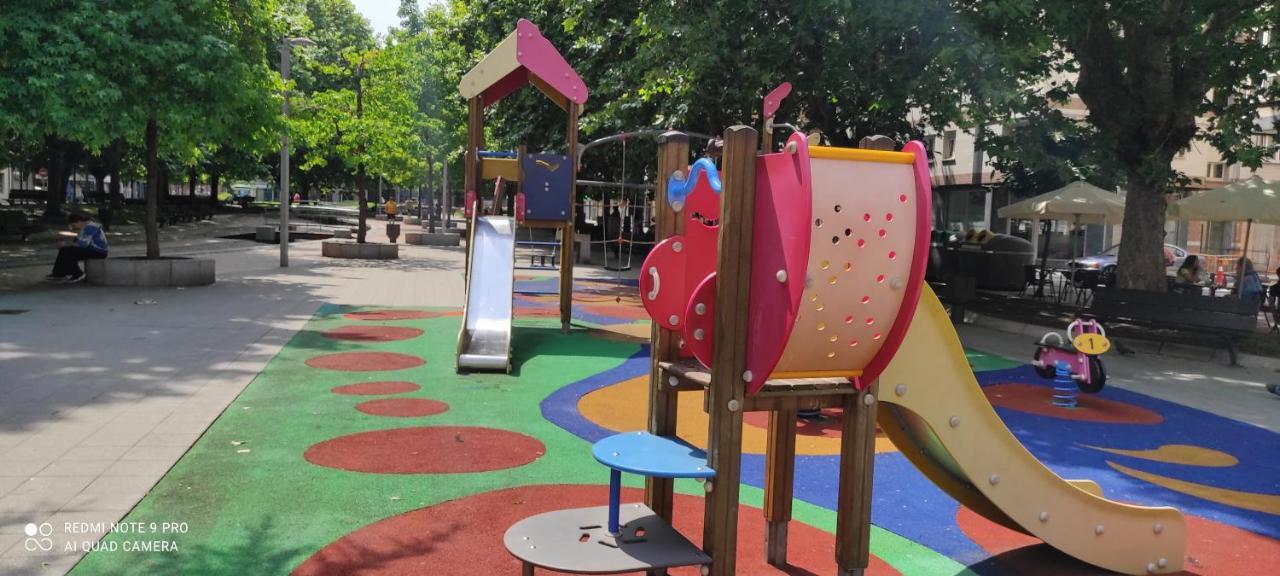 Plaza Fernando VI Cerca Playa Arbeyal Apartment Gijon Luaran gambar